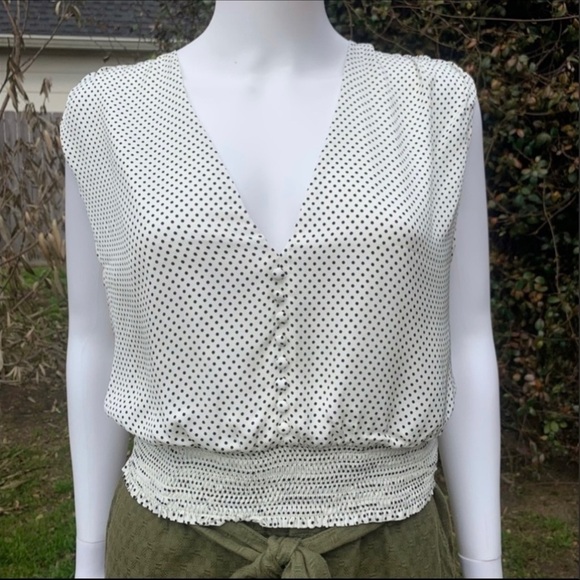 💋NWT Alice & Olivia Smocked Sleeveless Dot Print Plunge Blouse - Picture 2 of 15